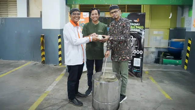 Platform digital Baiq bekerja sama dengan lembaga amal Lazismu mengadakan kegiatan bertajuk "BaksoMU Berkah BAIQ Ramadan" untuk berbagi kebahagiaan di bulan Ramadan.  (Istimewa)