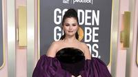 Selena Gomez dalam Golden Globes 2023. (Jordan Strauss/Invision/AP)
