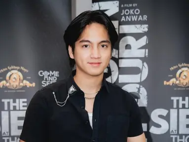 Sandy Pradana bergabung dalam jajaran pemain baru di sinetron religi legendaris ini. Perannya membawa nuansa segar dalam alur cerita yang selalu mengandung pesan moral mendalam. Kehadirannya tentunya sangat dinantikan penonton. Sandy Pradana memulai kariernya tahun 2018 lewat sinetron Cinta Misteri. Sinetron tersebut dibintangi oleh Megan Domani, Febby Rastanty hingga Cassandra Lee. (Liputan6.com/IG/@sandypradana88)