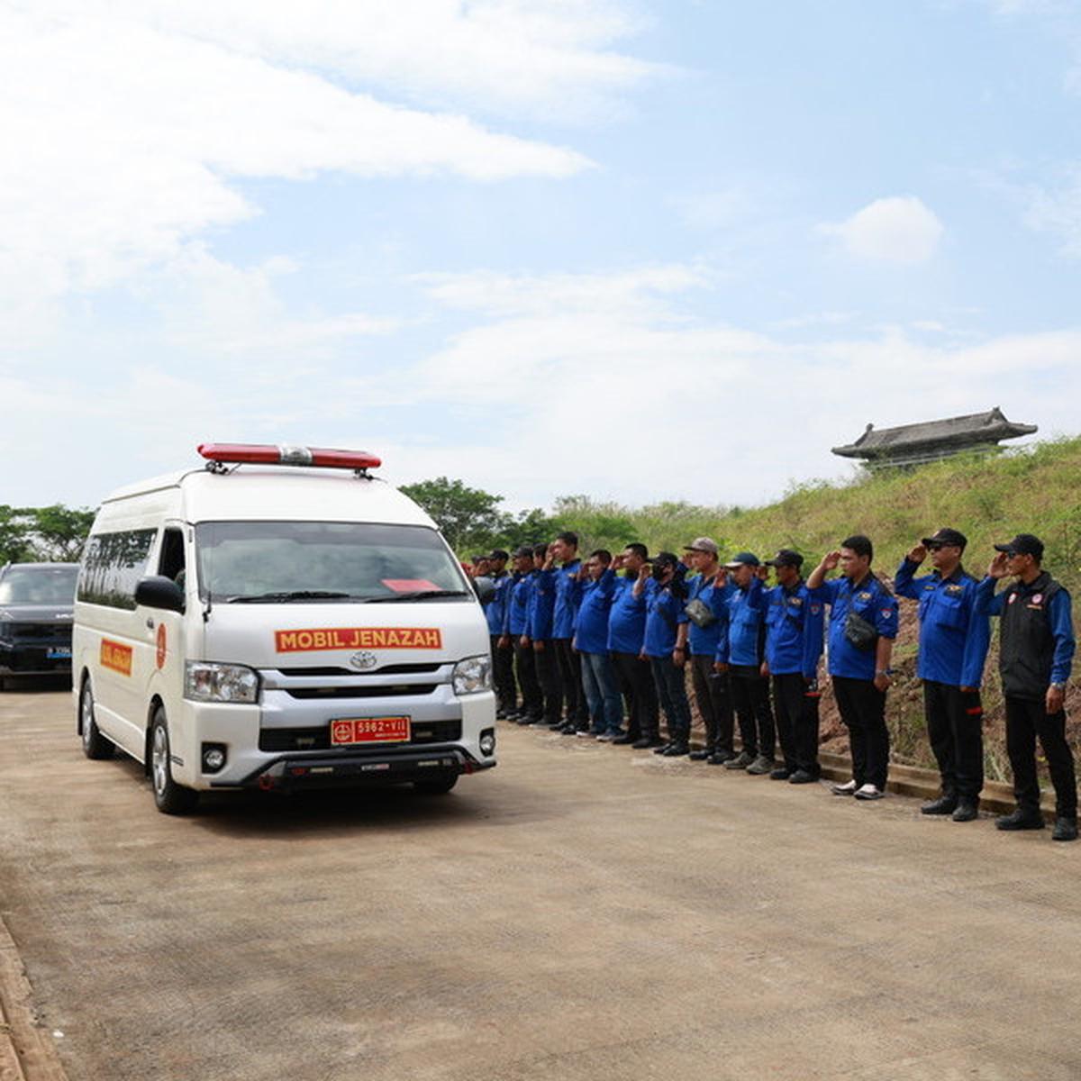 Penuh Haru, Momen Tabur Bunga Penuh Air Mata di Pemakaman Hotma Sitompul