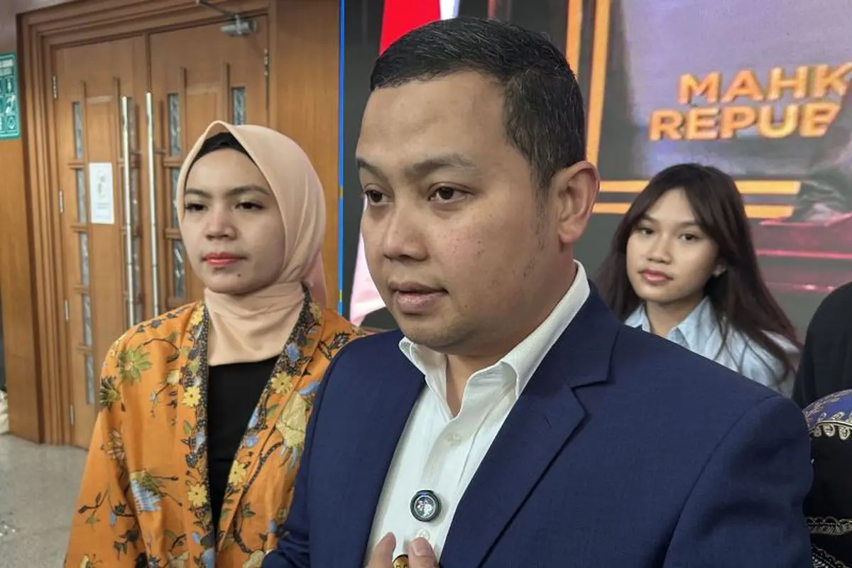 Kuasa hukum Nadiem, Zaid Mushafi menyerahkan memori banding ke Pangdilan Tinggi Jakarta, Rabu (8/7/2026).