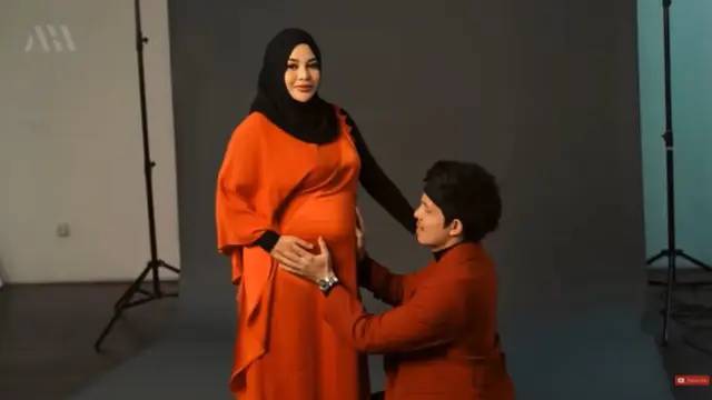 6 Gaya Maternity Shoot Aurel Hermansyah dan Lesty Kejora, Kompak Bareng Suami