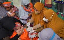 FOTO: Perjuangan Paramedis di Tengah Wabah Campak Sumenep