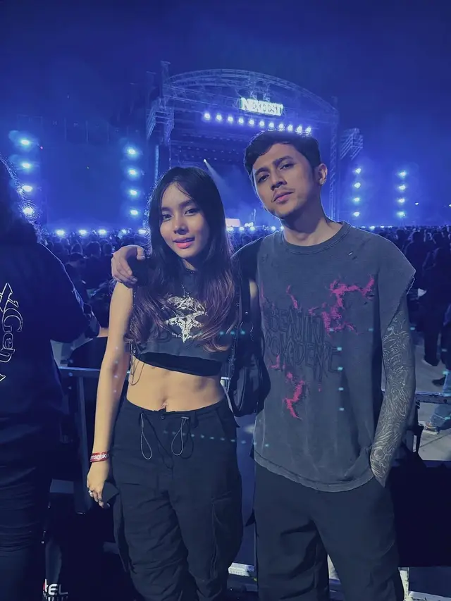 Jarang Tersorot, Intip 5 Potret Bimo Picky Picks bareng Istri yang Lagi Hamil Anak Ketiga