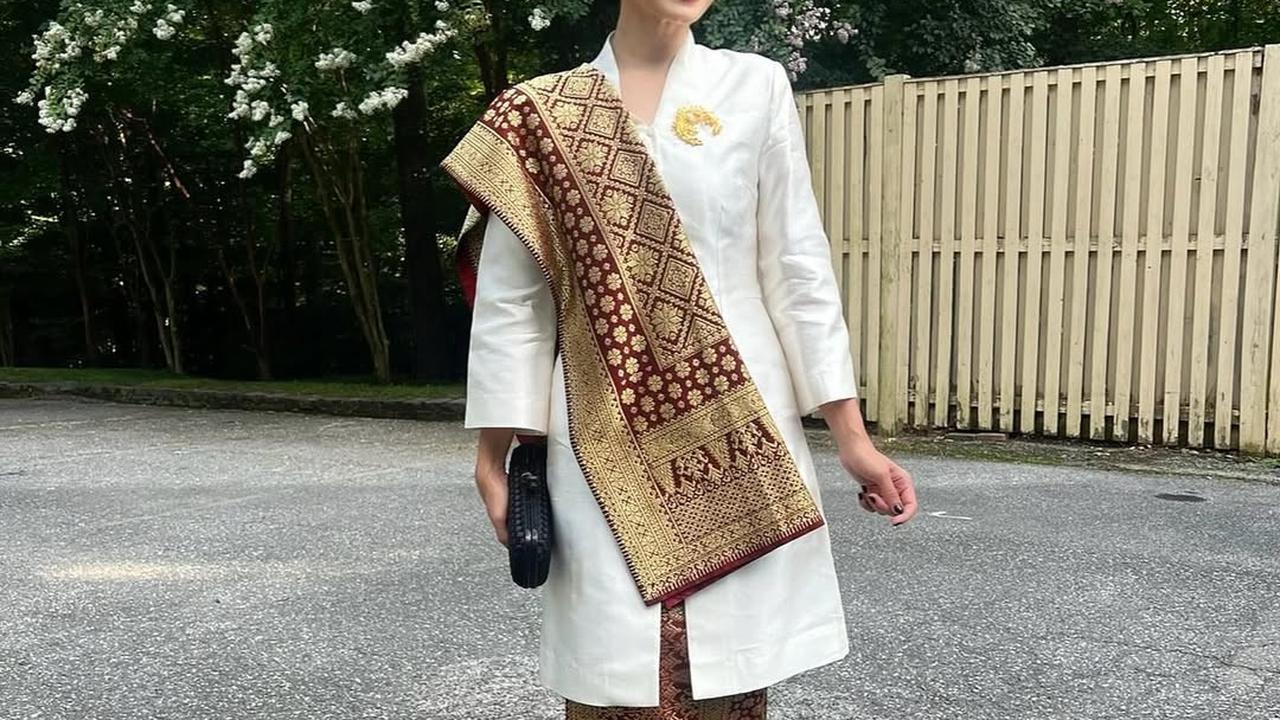 Model Kebaya Modern ala Enzy Storia, Potret Cantiknya Makin Terpancar
