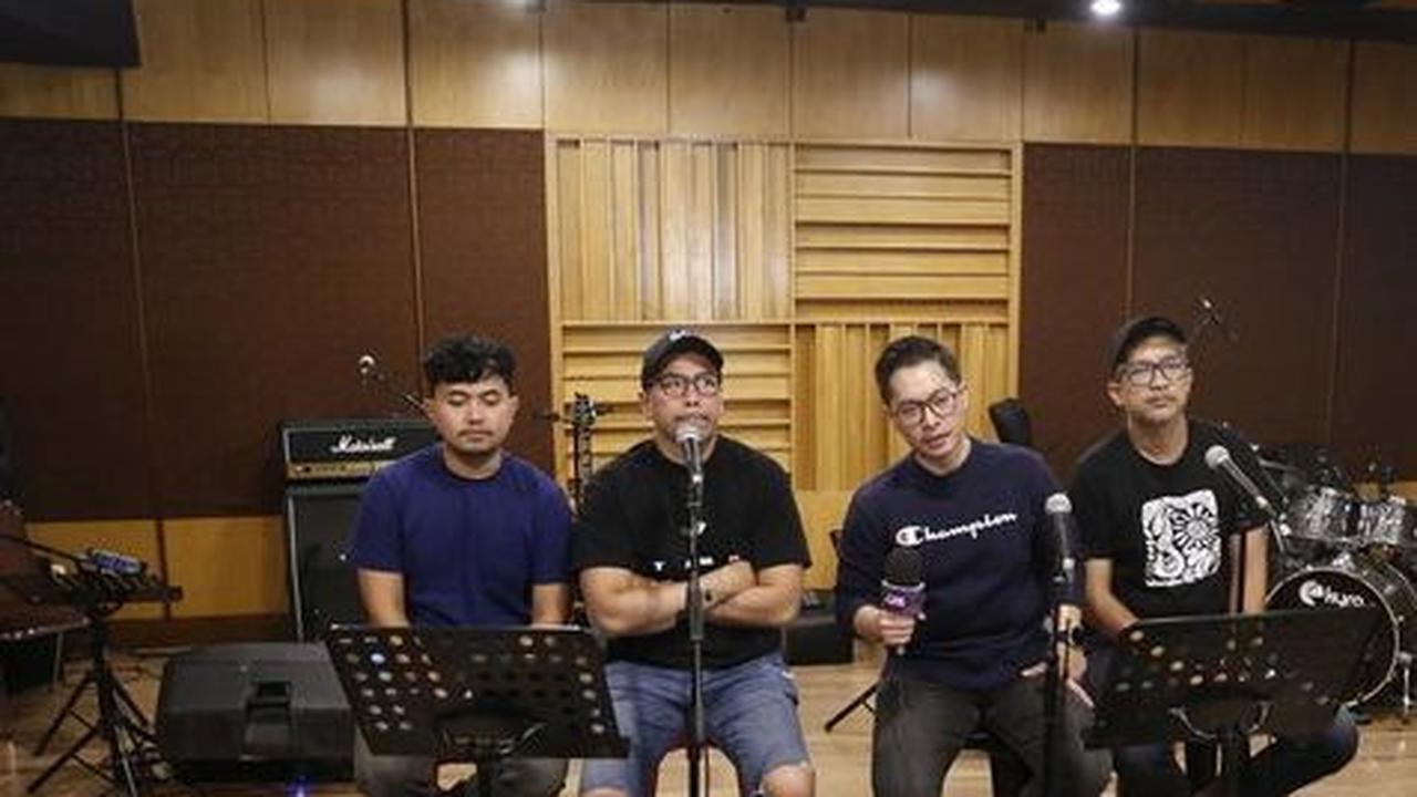 Band yang beranggotakan Arief (gitar), Anton (drum), dan Fandy (vokal) ini siap menghadirkan penampilan spesial kepada para penggemar. Berbagai persiapan mulai dilakukan jelang konser yang akan digelar kurang dari dua pekan lagi.
