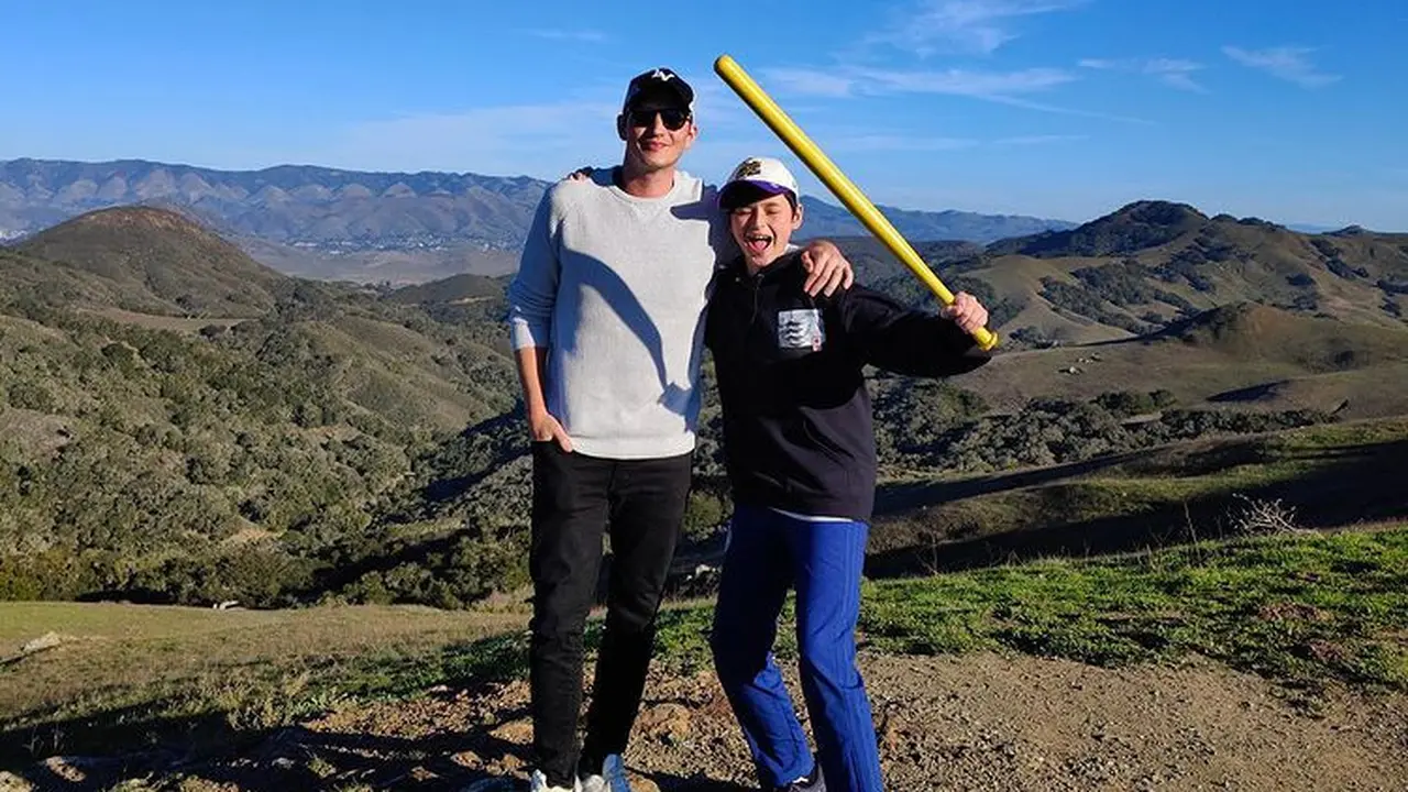 Mike Lewis dan Kenzou. (Foto: Instagram/mike_lewis)