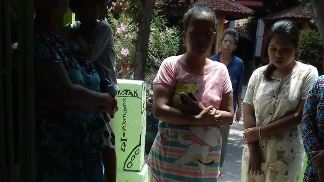Sesosok jasad bayi ditemukan terbungkus plastik di toilet makam Ronggolawe Tuban. (Foto: Liputan6.com/Ahmad Adirin)