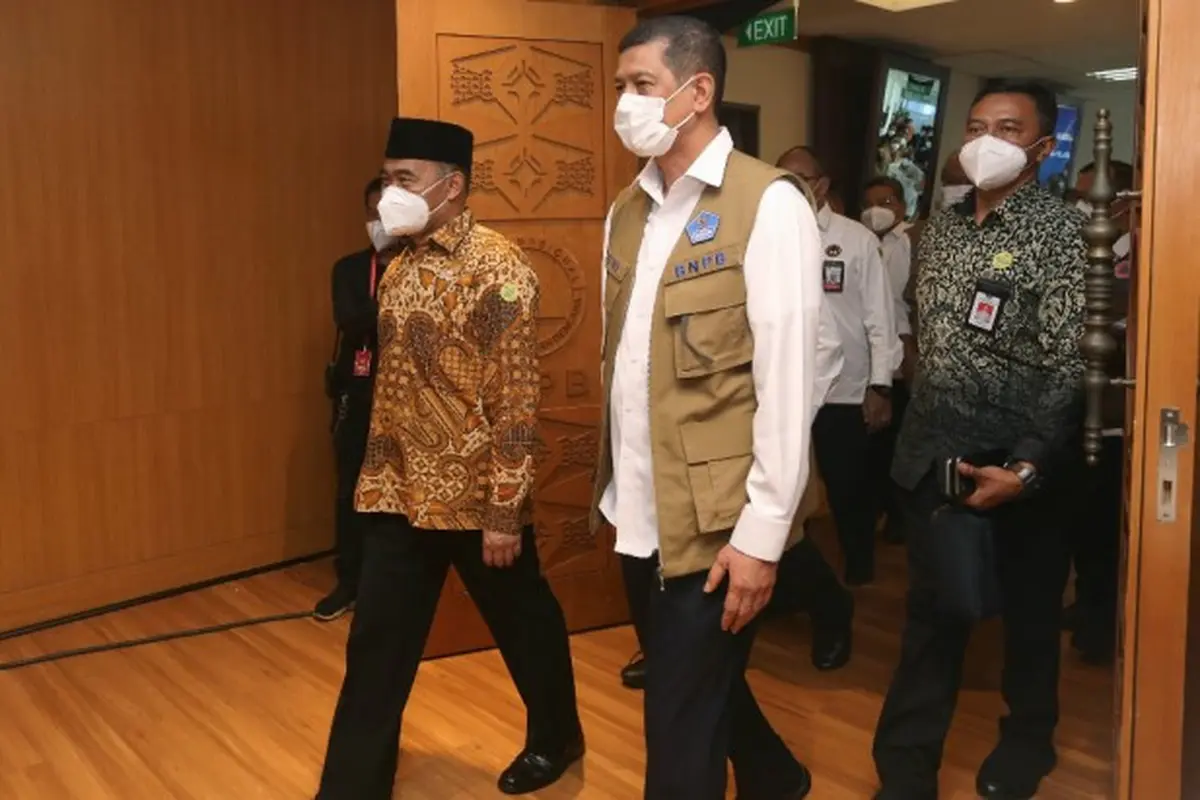Menko PMK Muhadjir Effendy dan Kepala BNPB Doni Monardo