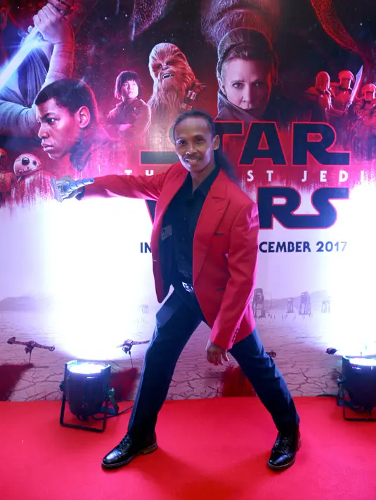 Film yang mengangkat kelanjutan kisah Skywalker Saga itu mendapat sambutan baik dari para pecinta dan pemeran film. Begitu juga Yayan Ruhian yang main dalam film sebelumnya, Star Wars: The Force Awakens. (Nurwahyunan/Bintang.com)