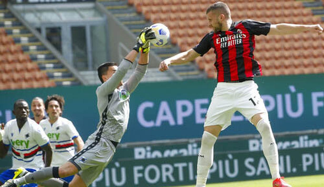 Ekspresi kecewa striker AC Milan, Zlatan Ibrahimovic, saat melawan Sampdoria pada laga Liga Italia di Stadion San Siro, Minggu (4/4/2021). Kedua tim bermain imbang 1-1. (AP Photo/Antonio Calanni)