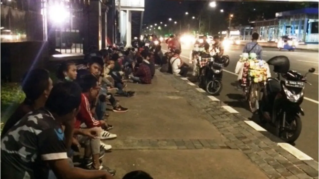 Antrean tiket final Piala AFF 2016