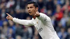 Bintang Real Madrid, Cristiano Ronaldo, merayakan gol yang dicetaknya ke gawang Deportivo pada laga La Liga Spanyol di Stadion Riazor, Spanyol, Sabtu (14/5/2016). Madrid menang 2-0 atas Deportivo. (AFP/Miguel Riopa)