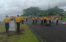 Polda Sulut Bersihkan Pantai Megamas, Wujudkan Indonesia ASRI di Tengah Ramadhan
