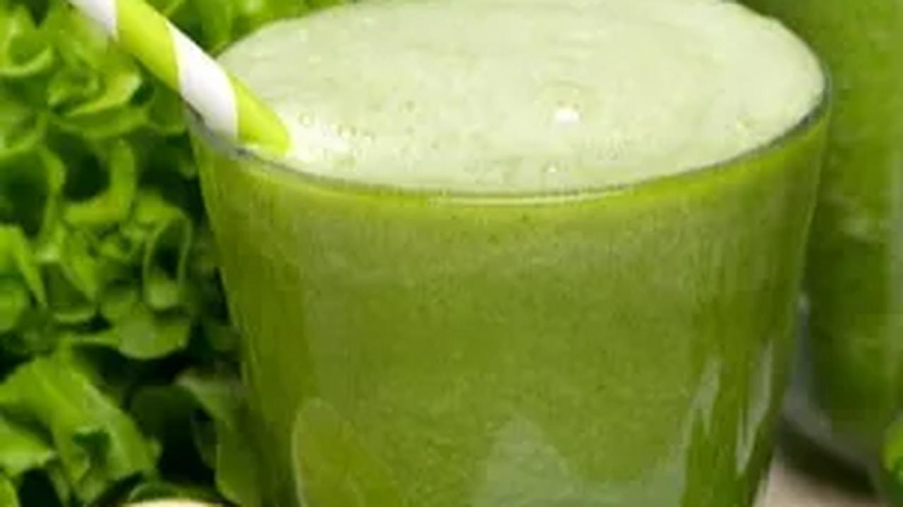 Dengan resep jus hijau yang lezat ini, penurunan berat badan tidak lagi terasa sulit. Jangan lupakan komitmen pada program diet Anda dan nikmati hasilnya! Sebagai penyemangat, mari kita ingat kata-kata bijak: