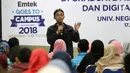 Koordinator Daerah Liputan6.com Harun Mahbub memberikan workshop media di era digital Emtek Goes To Campus 2018 di Universitas Negeri Semarang (UNNES), Semarang, Selasa (17/7). (Liputan6.com/Herman Zakharia)