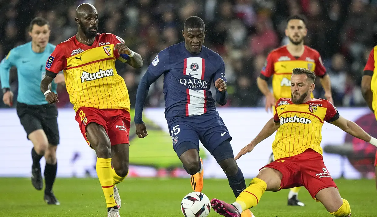 Hasil ini membuat PSG makin kokoh di puncak klasemen. (AP Photo/Michel Euler)