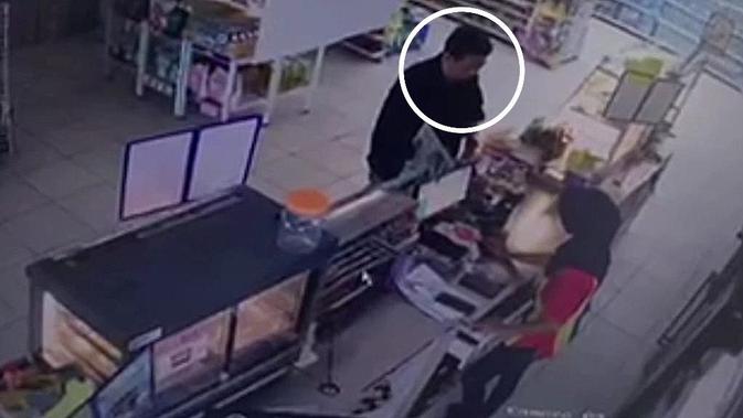 Misteri Kematian Pria Terlilit Lakban, CCTV Minimarket Ungkap Jejak Terakhir