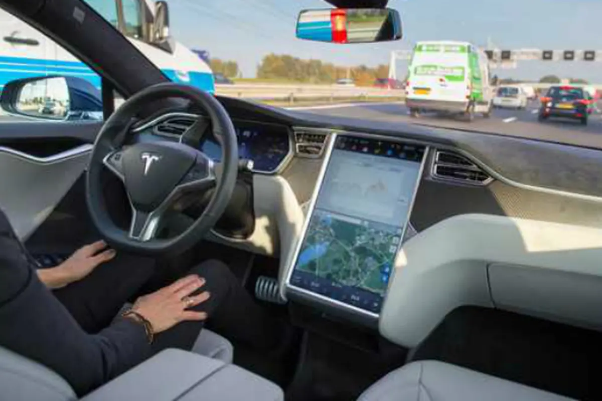 Joshua Brown merupakan orang pertama yang meninggal akibat mobil self-driving Model S keluaran Tesla