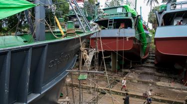 Menengok Tempat Perbaikan Kapal Nelayan di Myanmar