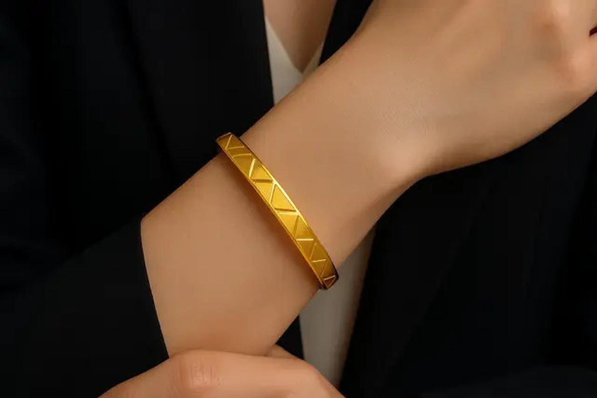 7 Model Gelang Bangle yang Bagus Emas 24 Karat 5 Gram, Simple tapi Mewah