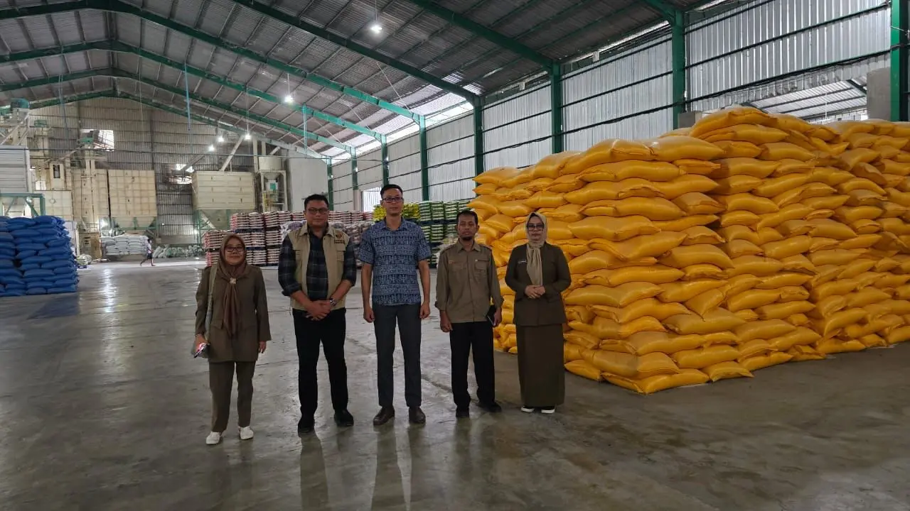 Tim Satgas Pangan Polri melakukan monitoring ketersediaan stok dan penggilingan beras di wilayah Sulawesi Selatan bersama Kementerian Pertanian RI (Istimewa)