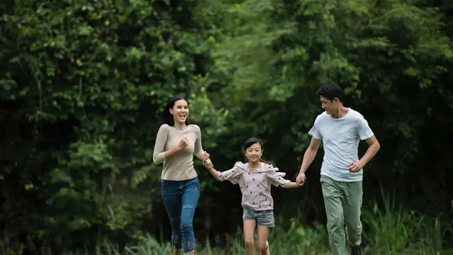 Belajar Hadir, Bukan Selalu Menyelesaikan: Cara Menjadi Tempat Aman bagi Anak [Dok/freepik.com]