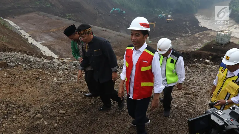 Jokowi Tinjau Proyek Terowongan Nanjung di Bandung