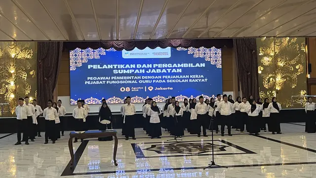 Mensos Gus Ipul Lantik 1.323 Guru Sekolah Rakyat