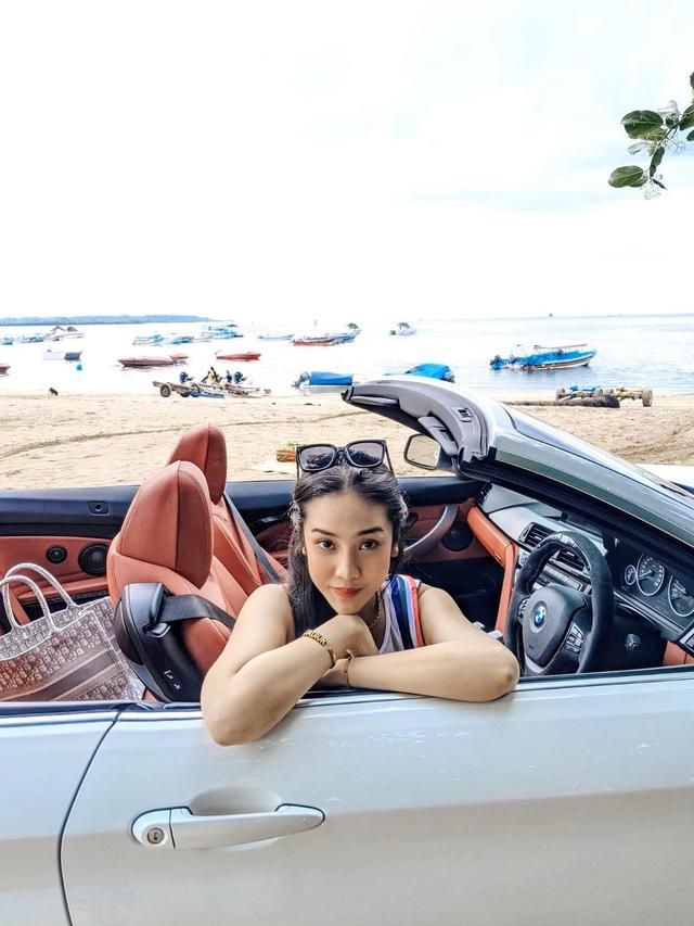 6 Momen Anya Geraldine Liburan di Bali, Sempat Jatuh dari Sepeda Sampai Luka