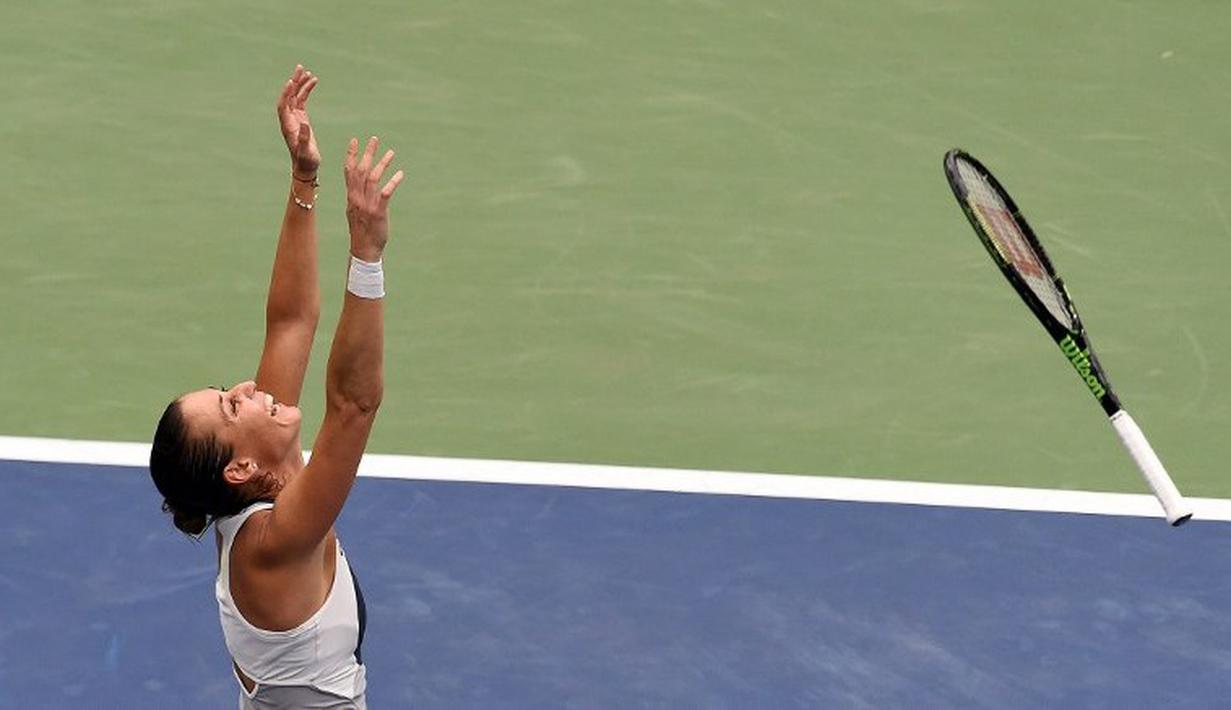 Ekspresi petenis Italia, Flavia Pennetta, setelah menjuarai Tenis AS Terbuka 2015 di New York, AS. (13/9/2015). (AFP Photo/Jewel Samad)
