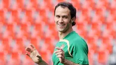 Portuguese defender Ricardo Carvalho jokes with teammates during a training session on June 10, 2008 in Neuchatel. Portugal will play against Czech Republic in group A of the Euro 2008 in Geneva on June 11, 2008. AFP PHOTO / PATRICK HERTZOG