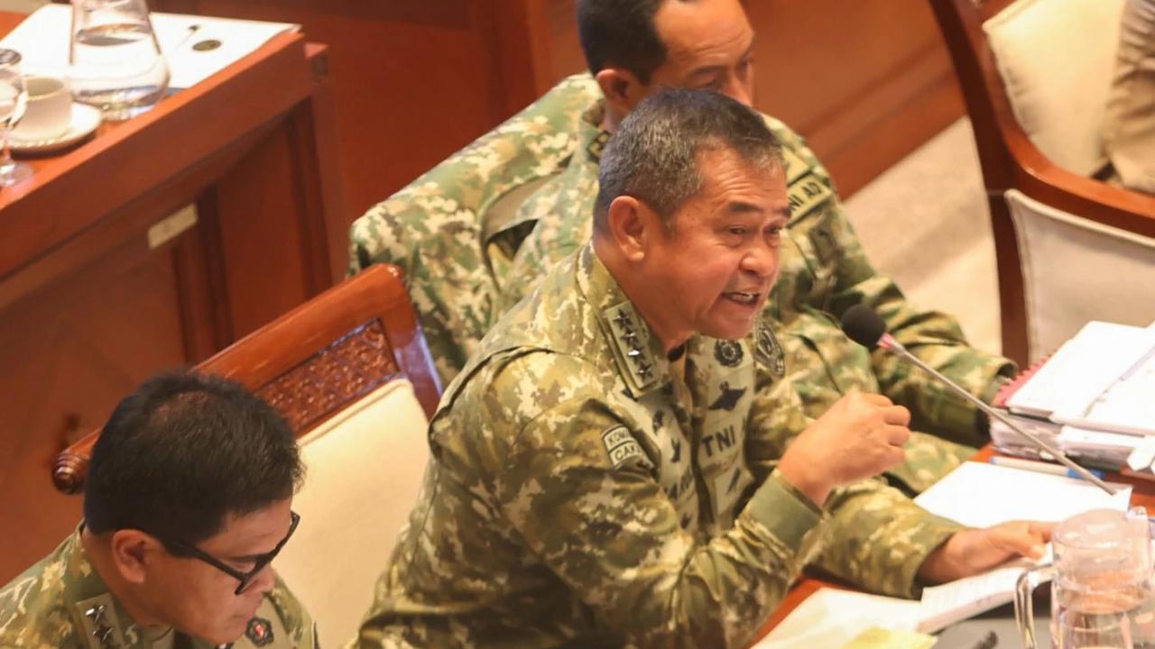 FOTO: Kasad Maruli Bahas Kesiapan Pertahanan Nasional di DPR
