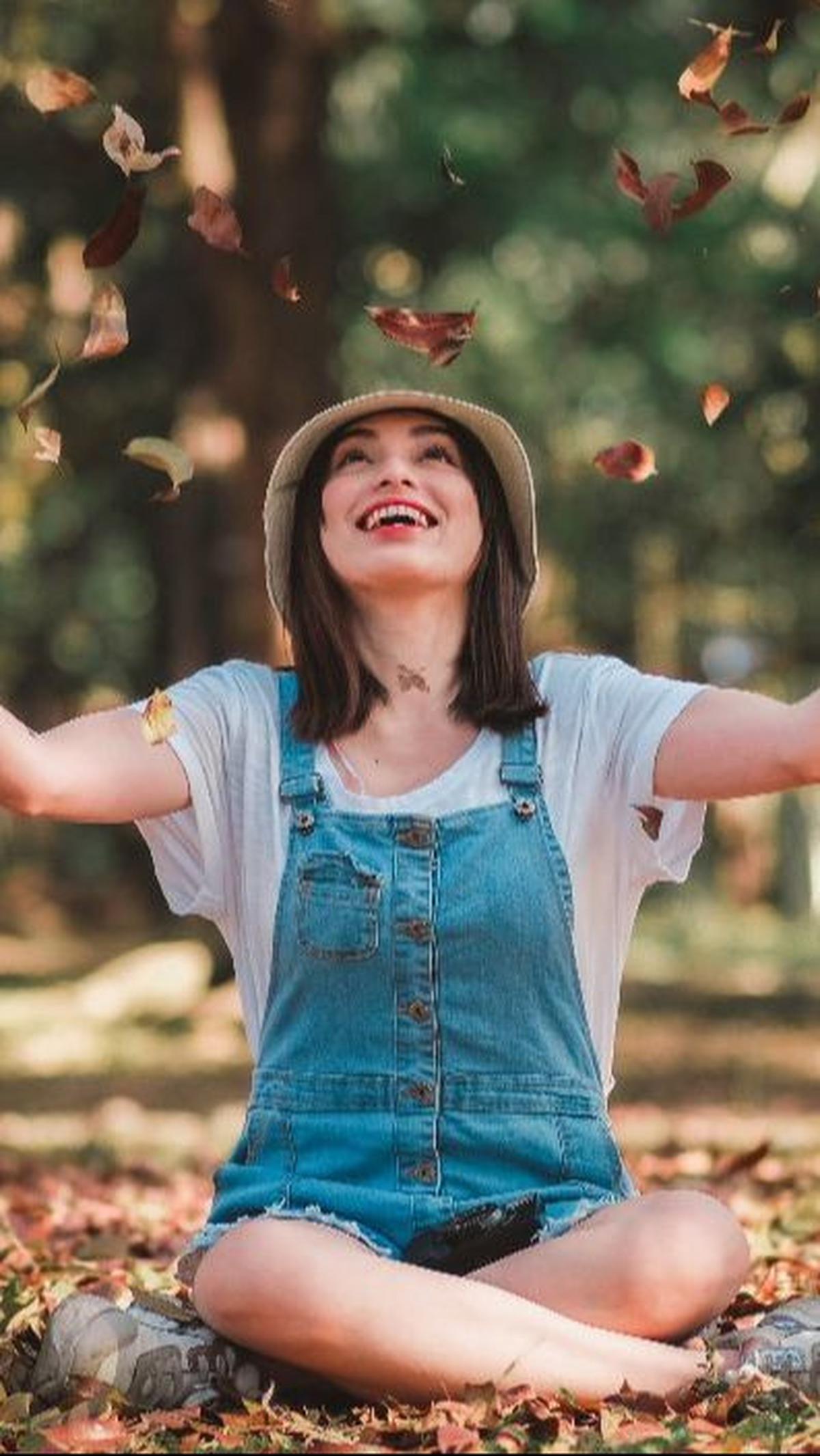 Dengan mengetahui informasi ini, diharapkan perempuan dapat lebih memahami tubuh mereka sendiri dan dapat mengelola mood mereka dengan lebih baik selama masa ovulasi. Semoga informasi ini bermanfaat bagi Anda.