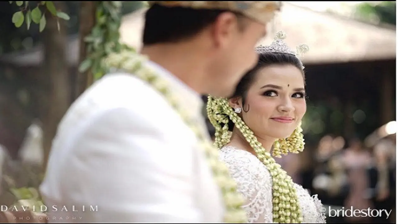 [Bintang] Pernikahan Raisa dan Hamish Daud