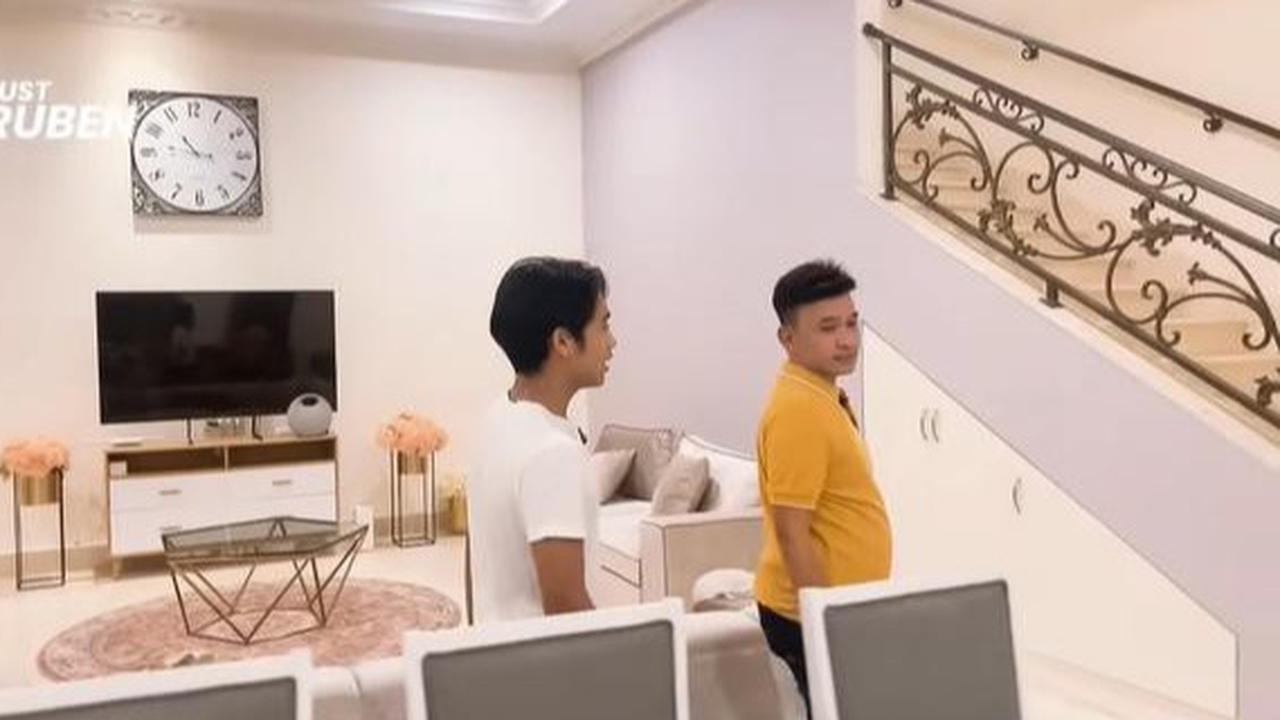 Intip Rumah Ruben Onsu Terbaru Kini Bernuansa Spiritual, di Dinding & Plafon Kamar Lengkap Tempelan Doa