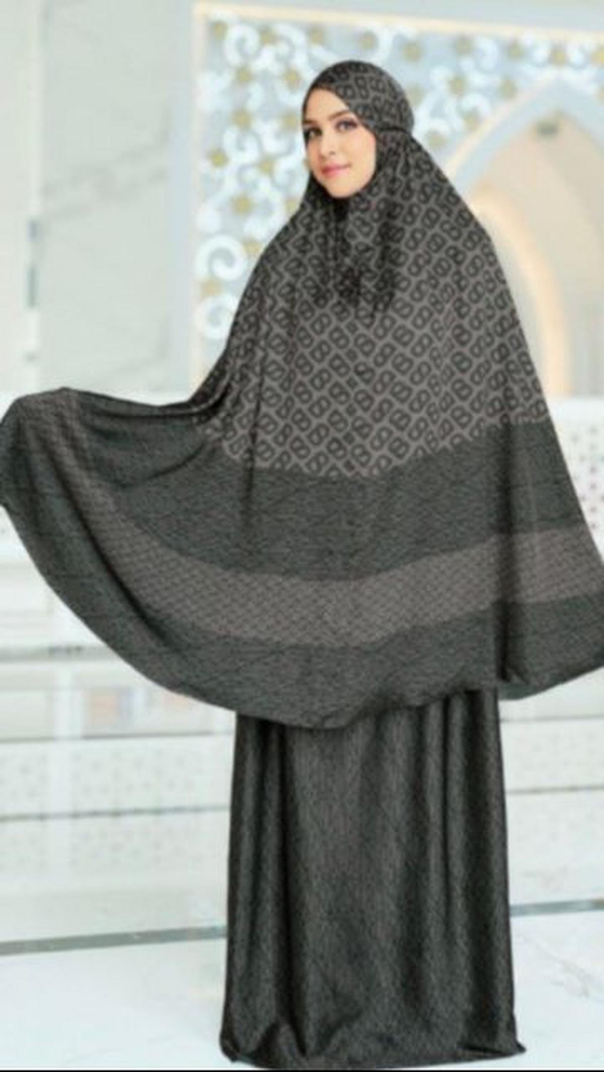 4. Tapis Abstre Prayer Robe: Elegan dan Timeless