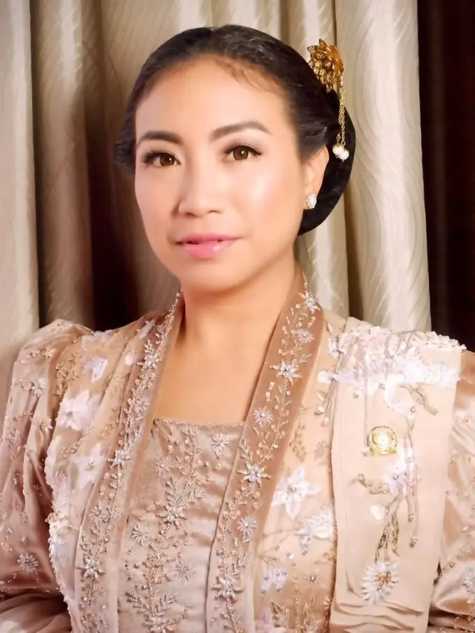 Pesona Rahayu Saraswati dalam Balutan Kebaya: Elegansi Keponakan Presiden Prabowo Subianto yang Dilantik Jadi Pengurus Kadin