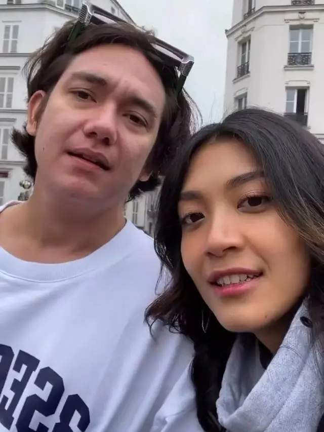 Mesra Banget Potret Romantis Adipati Dolken Dan Canti Tachril Di Paris