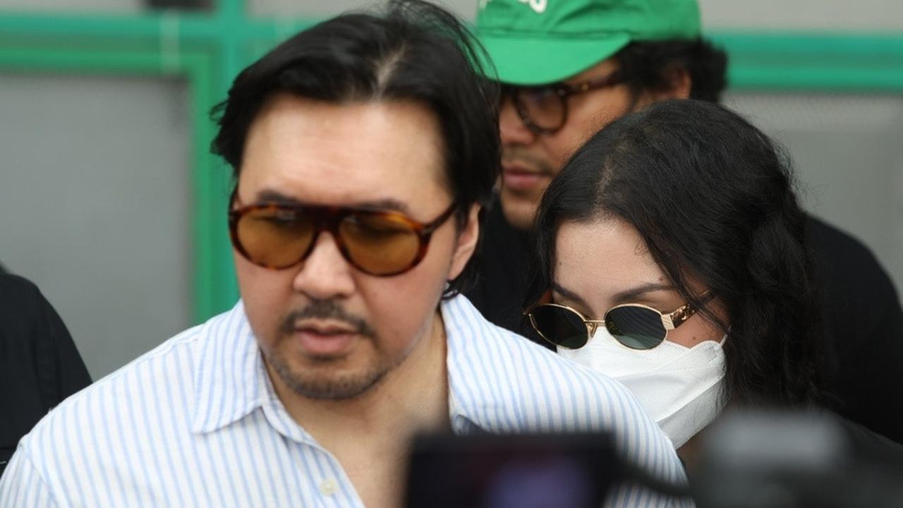 Potret David Eks Naif Dampingi Audrey Davis ke Pengadilan Untuk Kasus Video Syur, Persidangan Ditunda Besok