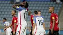 Striker Amerika Serikat, Jozy Altidore, meluapkan kekecewaan usai kalah dari Trinidad Tobago pada laga kualifikasi Piala Dunia di Stadion Ato Boldon, Selasa (10/10/2017). Trinidad dan Tobago menang 2-1 atas  Amerika Serikat. (AP/Rebecca Blackwell)