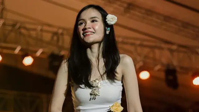 Busana Etnik dan Batik Jadi Ciri Khas Fanny Soegi Bornean Saat Manggung