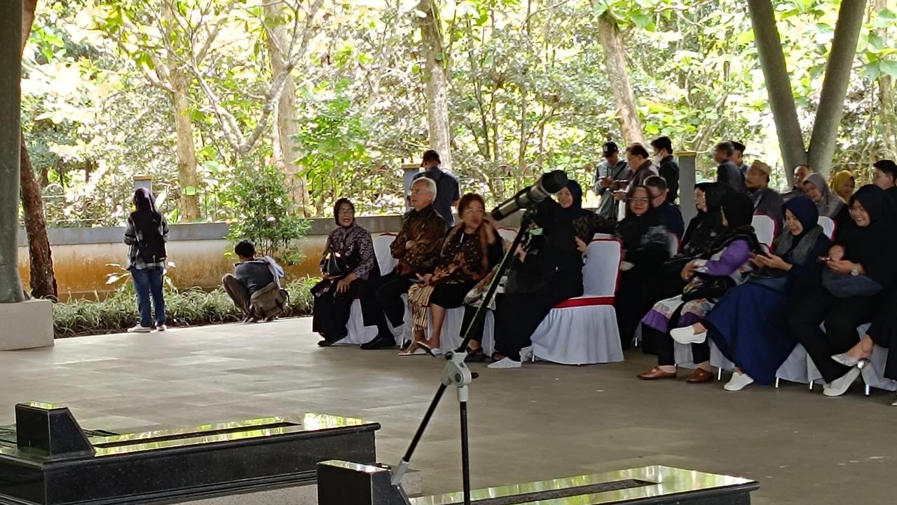 pelayat berdatangan jelang pemakaman Rugiya Usman