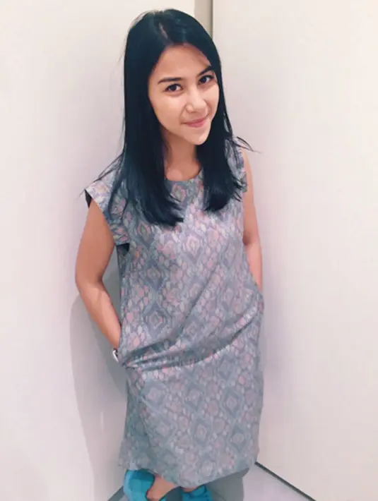 Adinda ikut terlibat dalam beberapa proyek film yang ia bintangi, ‘Youtubers Movie’,  ‘The Wedding& Bebek Betutu’ dan ‘Magic Hour’.  (viainstagram@adindathomas/Bintang.com