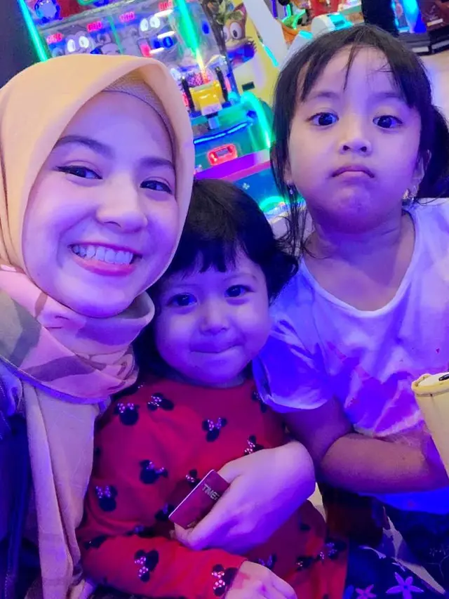 Genap Berusia 28 Tahun, Ini 6 Momen Natasha Rizky Momong Ketiga Buah Hatinya
