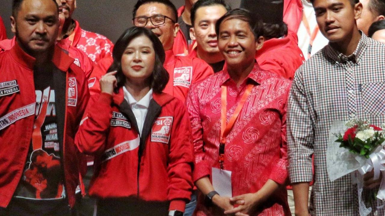 Selain Kaesang resmi menjabat sebagai Ketum baru, Grace Natalie juga mengumumkan Raja Juli Antoni menjadi Sekretaris Jenderal (Sekjen) PSI yang baru.