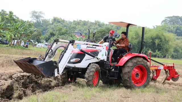 Traktor Roda 4 Jadi Pilihan Petani Bolaang Mongondow Utara untuk Mengolah Lahan