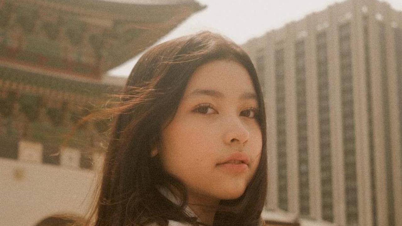 Lahir pada tahun 2008, Aquene Aziz Djorghi telah menunjukkan minatnya di dunia tarik suara, modeling, dan seni peran.<br>