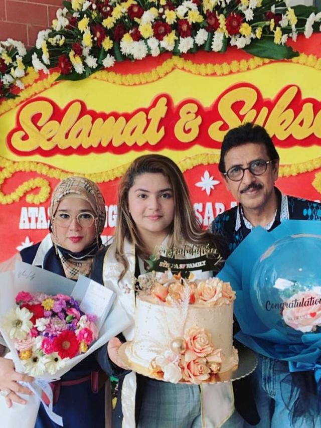 Pesona Syelfa Alhamid, Cucu Elvy Sukaesih yang Baru Saja Lulus S1 Ekonomi. (Sumber: Instagram/syelfaalhamid)