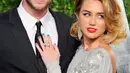 Beberapa waktu yang lalu, Liam Hemsworth dan Miley Cyrus sempat mengakhiri hubungannya. Seperti yang dilansir oleh Aceshowbiz, Miley sudah tidak memakai cincin pertunangan pemberian Liam. (AFP/Bintang.com)